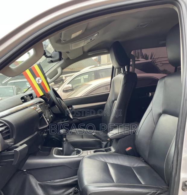 Toyota Hilux 2020 Silver