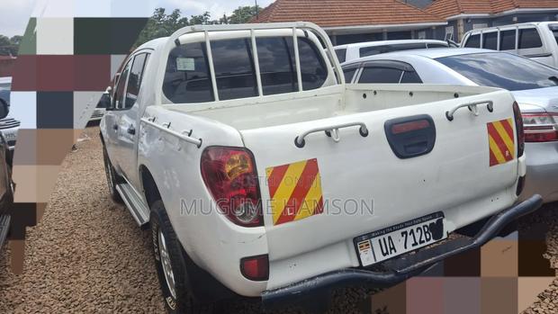 Mitsubishi L200 Double Cab 2.5 136hp 4WD 2006 White