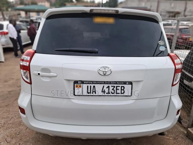 Toyota RAV4 2011 White