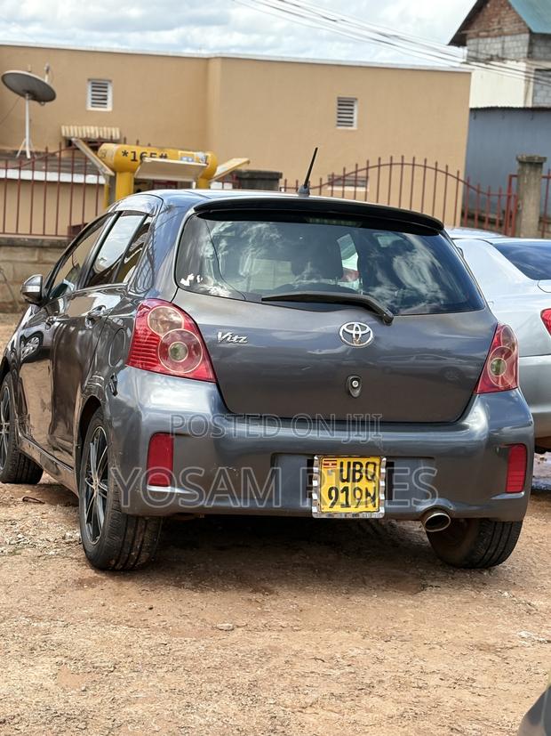 Toyota Vitz 1.5 FWD 5dr 2010 Gray