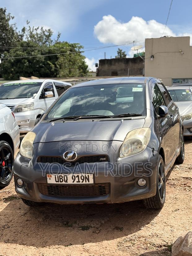 Toyota Vitz 1.5 FWD 5dr 2010 Gray