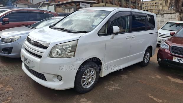 Toyota Noah 2009 White