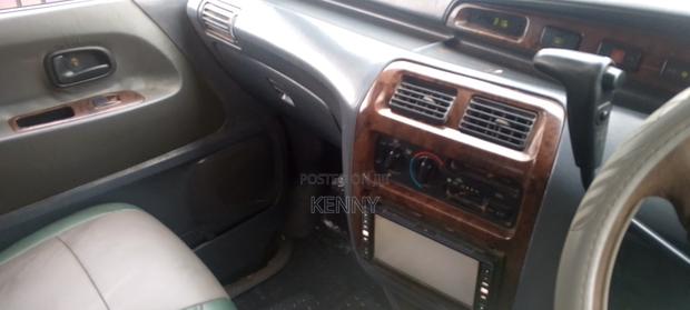 Toyota Noah 2001 Gray