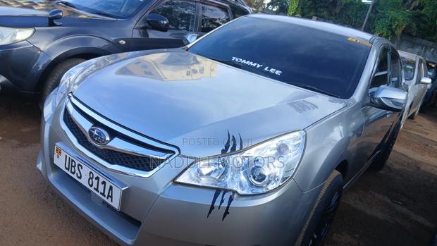 Subaru Legacy 2010 Silver