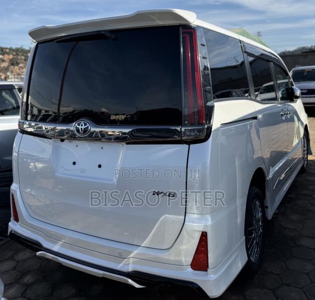 Toyota Noah 2020 White
