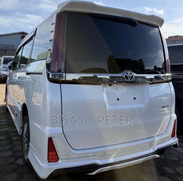 Toyota Noah 2020 White