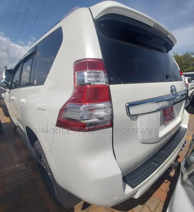 Toyota Land Cruiser Prado 2016 White