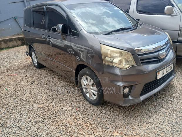 Toyota Noah 2011 Gray