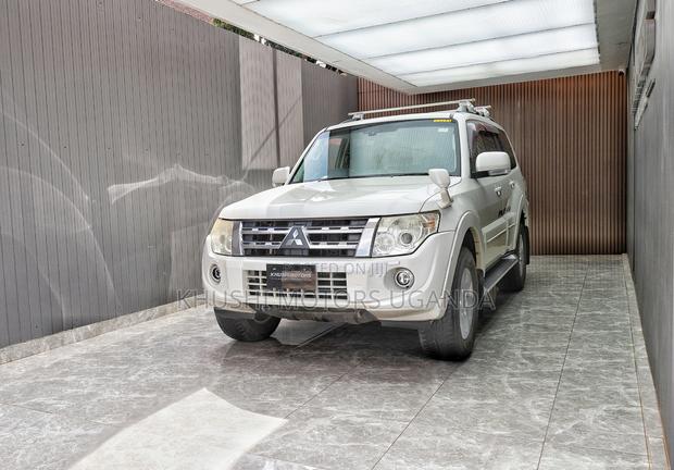 Mitsubishi Pajero 2013 White