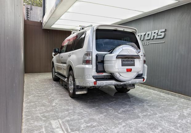 Mitsubishi Pajero 2013 White