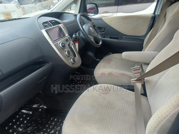 Toyota Ractis 2008 Silver