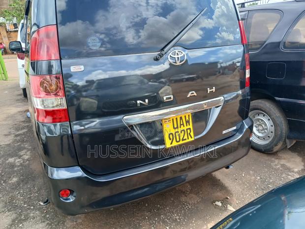 Toyota Noah 2005 Black