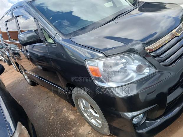 Toyota Noah 2005 Black