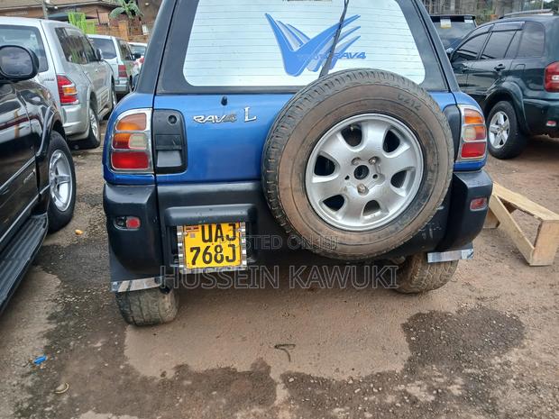 Toyota RAV4 1996 Blue