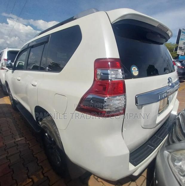 Toyota Land Cruiser Prado 2018 White