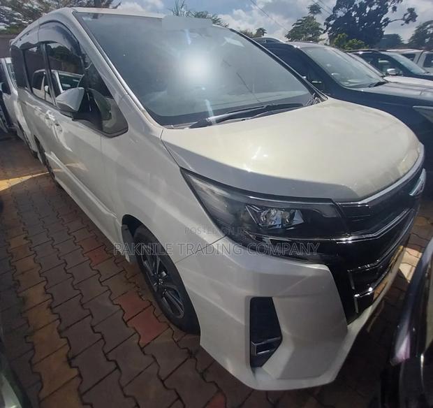 Toyota Noah 2017 White