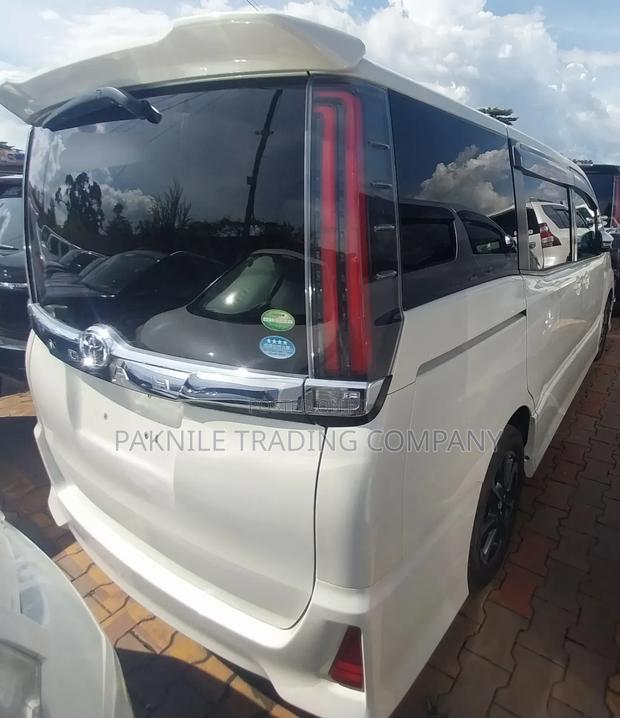 Toyota Noah 2017 White