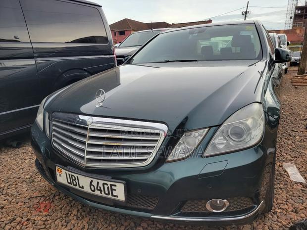 Mercedes-Benz E300 2011 Green