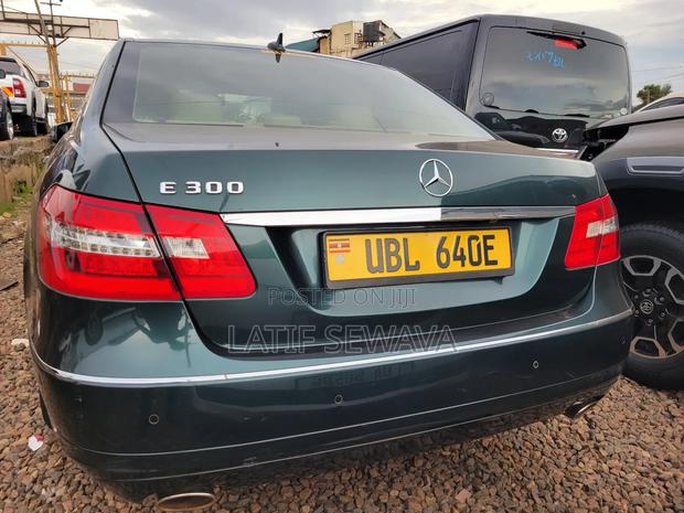 Mercedes-Benz E300 2011 Green