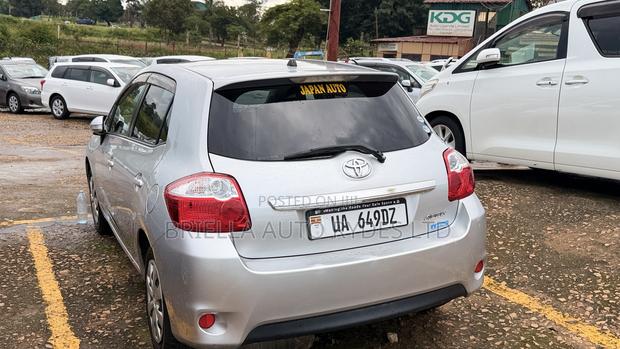 Toyota Auris 2011 Silver