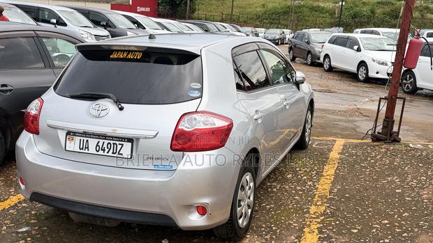 Toyota Auris 2011 Silver