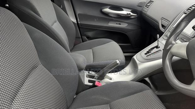 Toyota Auris 2011 Silver