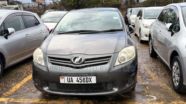 Toyota Auris 2011 Gray