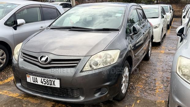 Toyota Auris 2011 Gray