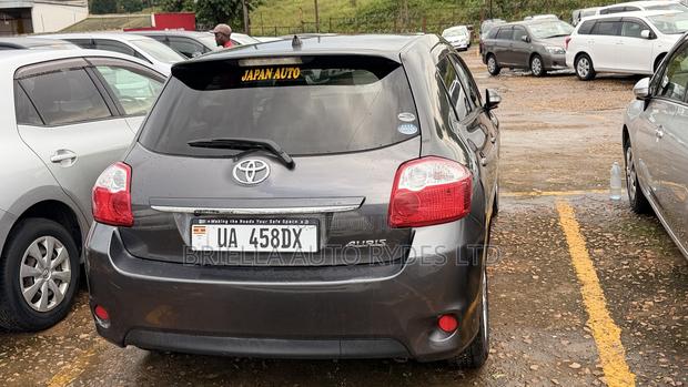 Toyota Auris 2011 Gray
