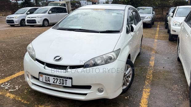 Toyota Wish 2011 Off white