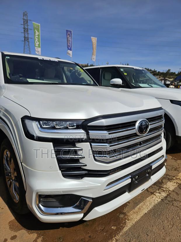 Toyota Land Cruiser 2023 White