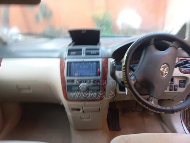 Toyota Ipsum 2001 Silver