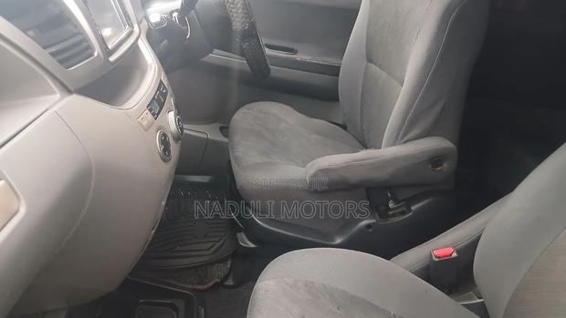Toyota Noah 2004 Blue