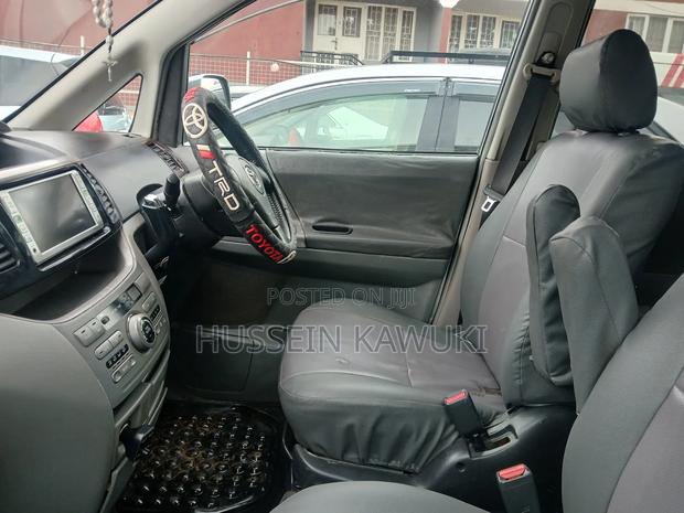 Toyota Noah 2005 Silver