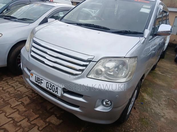 Toyota Noah 2005 Silver