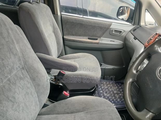 Toyota Noah 2006 Blue