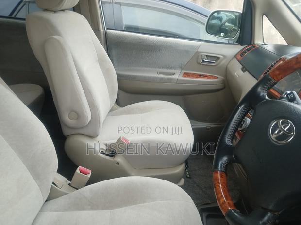 Toyota Noah 2006 White
