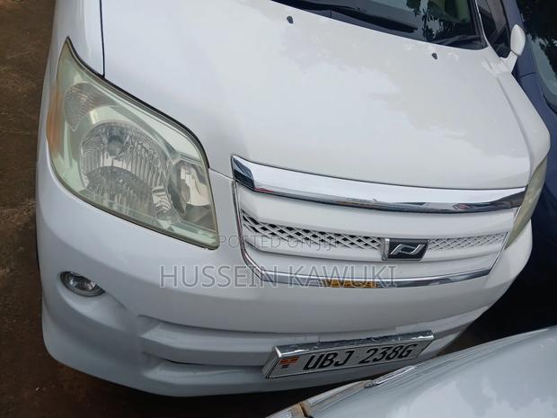 Toyota Noah 2006 White
