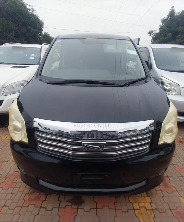 Toyota Noah 2012 Black