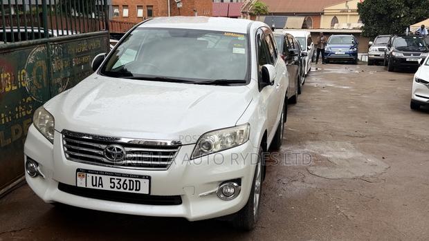 Toyota Vanguard 2011 Off white