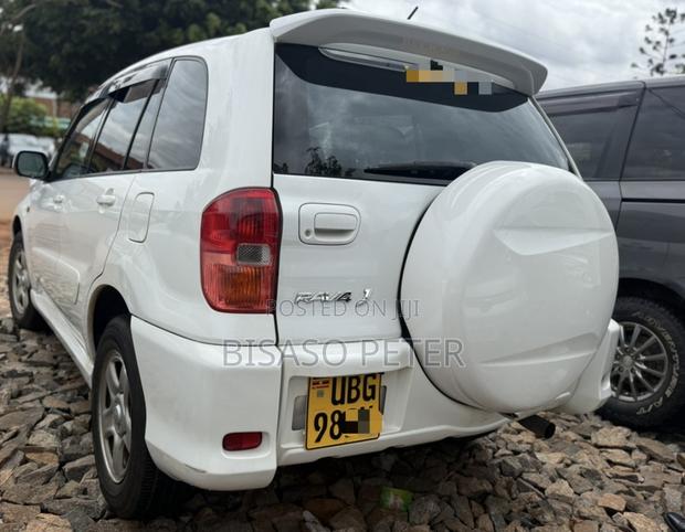 Toyota RAV4 Automatic 2002 White