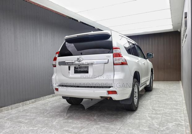 Toyota Land Cruiser Prado 2017 White