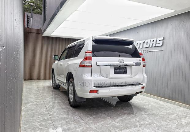 Toyota Land Cruiser Prado 2017 White