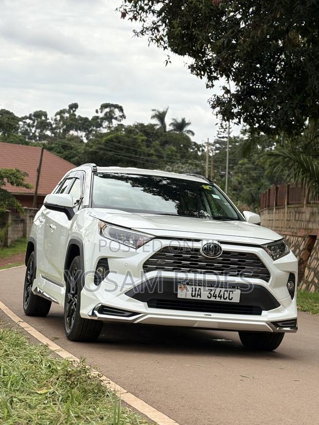 Toyota RAV4 XLE Premium FWD 2020 White