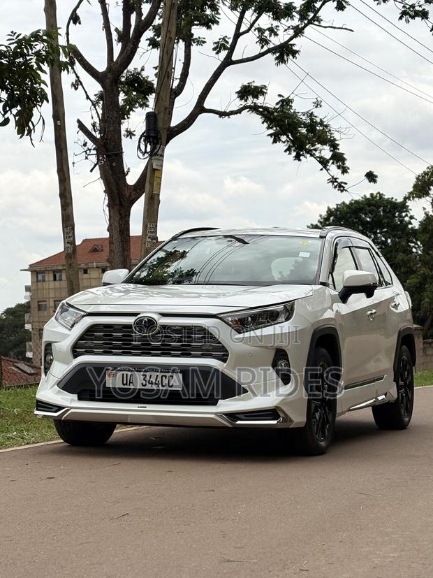 Toyota RAV4 XLE Premium FWD 2020 White