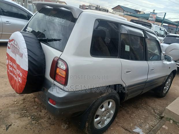 Toyota RAV4 1999 Silver