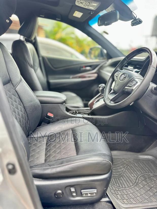 Toyota Harrier 2017 Silver