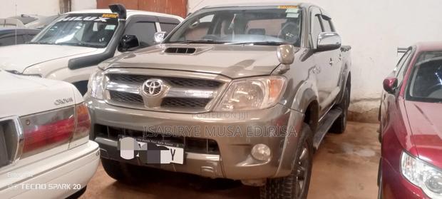 Toyota Hilux SR 4x4 2015 Gold
