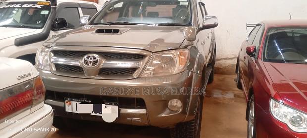 Toyota Hilux SR 4x4 2015 Gold