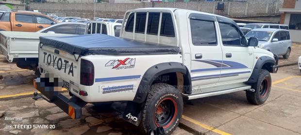 Toyota Hilux SR 4x4 2015 Gold